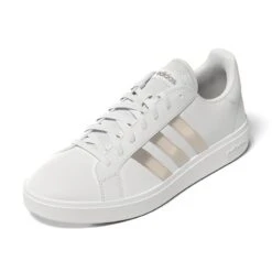 ADIDAS Tennisschoenen Voor Dames Court Base Zand/wit -Mode Schoenen tennisschoenen voor dames court base zandwit 2